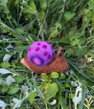 Load image into Gallery viewer, Felted snail