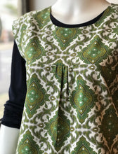 Load image into Gallery viewer, Smock top - Paisley Green