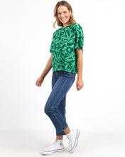 Load image into Gallery viewer, Stencil Floral Tee - Green