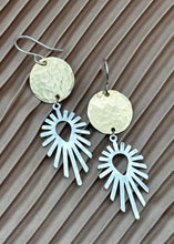 Load image into Gallery viewer, Sun Burst Earrings