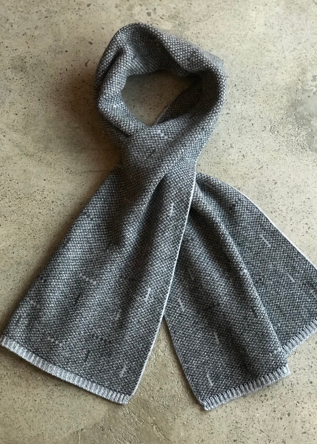 Cashmere/Merino Keyhole scarf - Charcoal